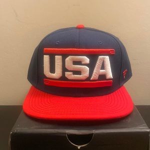 BRAND NEW, NEVER WORN USA FANATICS SNAPBACK WITH AMERICAN FLAG ON THE BILL